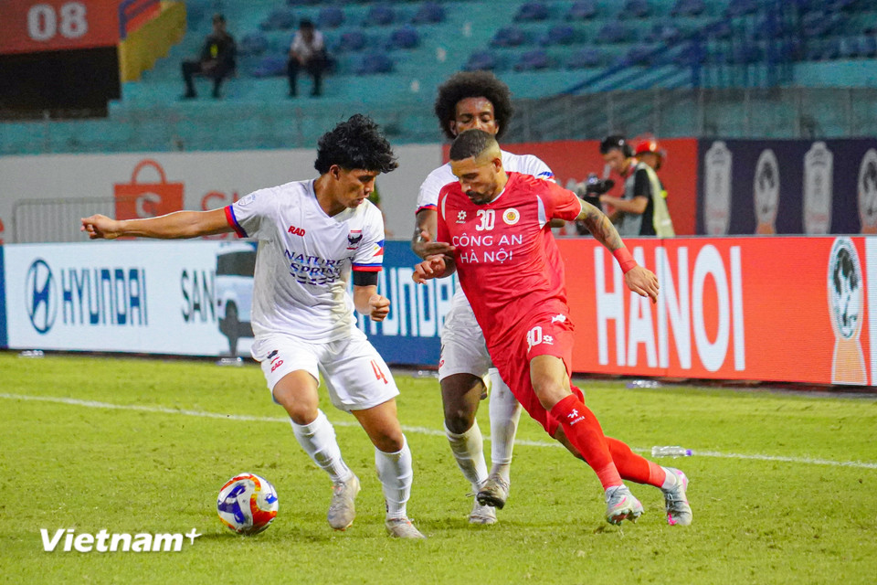 Được đánh giá cao hơn nhưng Công an Hà Nội gặp nhiều khó khăn trong cuộc đối đầu với Cebu FC. (Ảnh: Việt Anh/Vietnam+)