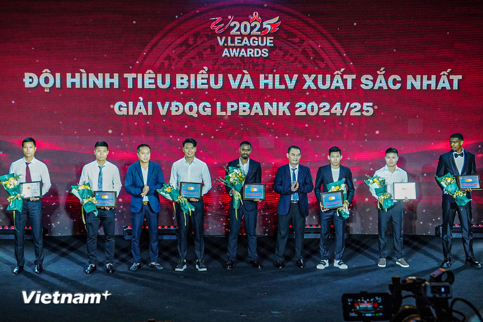 Đội hình tiêu biểu V-League 2024-2025. (Ảnh: Việt Anh/Vietnam+)