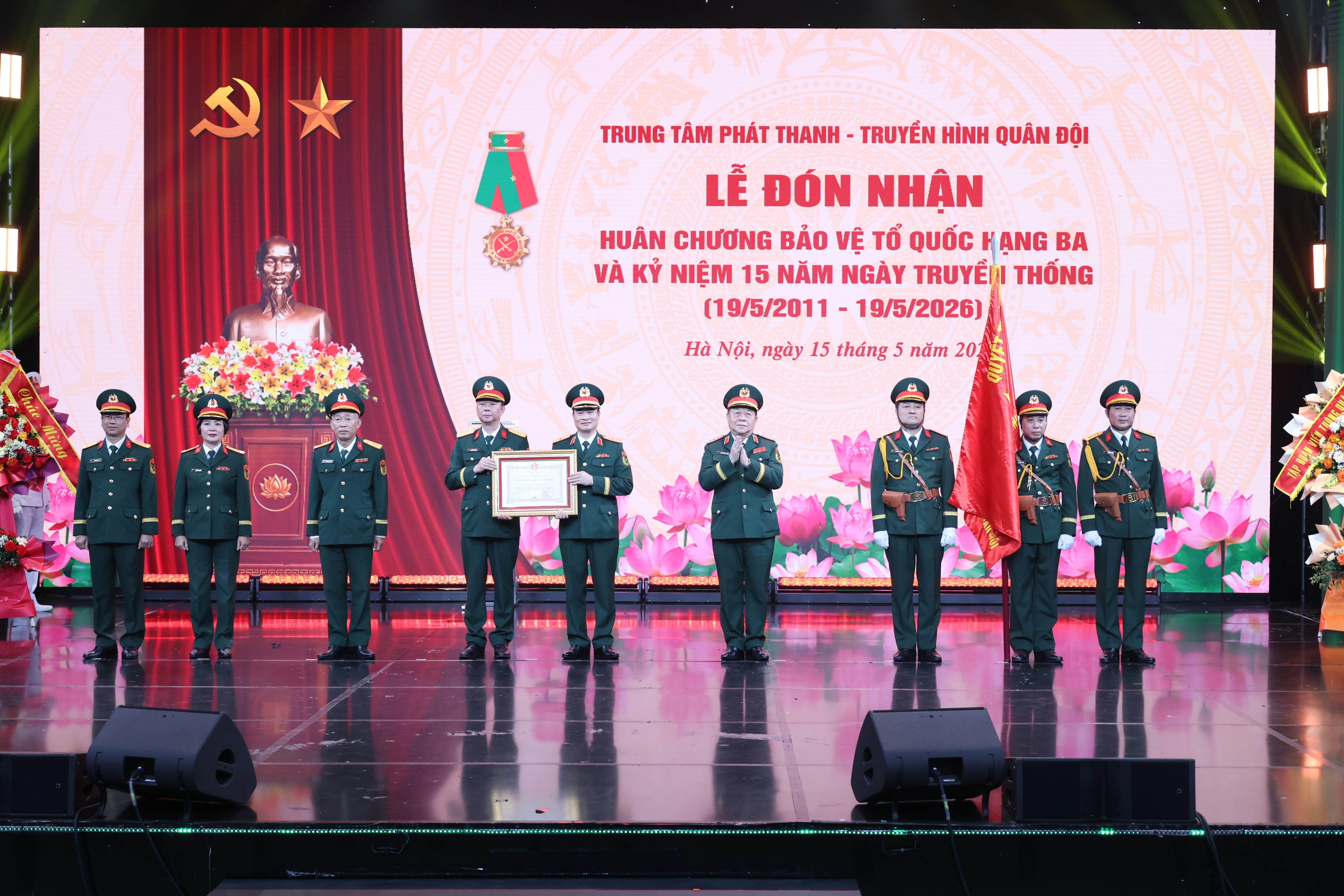 Trung tâm Phát thanh-Truyền hình Quân đội kỷ niệm 15 năm và đón nhận Huân chương Bảo vệ Tổ quốc