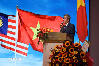 Đại sứ Đinh Ngọc Linh phát biểu tại buổi Lễ. (Ảnh: Viên Luyến/TTXVN)