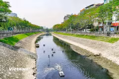 Một đoạn sông Tô Lịch. (Nguồn ảnh: Vietnam+)