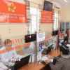 Hoạt động giải quyết thủ tục hành chính tại Trung tâm Phục vụ hành chính công xã Hoằng Tiến (Thanh Hóa). (Ảnh: Minh Quyết/TTXVN)