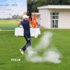 Đại sứ Nguyễn Đắc Thành phát bóng khai mạc Giải Golf Hữu nghị Việt-Đức 2026. (Ảnh: Thu Hằng/TTXVN)
