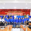 Các đại biểu chụp ảnh lưu niệm tại Tọa đàm “Đồng hành với thanh niên trong lập thân, lập nghiệp.” (Ảnh: Xuân Tú/TTXVN)