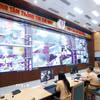 Cán bộ, chiến sỹ Cảnh sát Giao thông giám sát giao thông 24/24 bằng camera AI tại trung tâm thông tin chỉ huy thuộc Cục Cảnh sát giao thông, Bộ Công an. (Ảnh: Phạm Kiên/TTXVN)