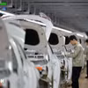 Công nhân làm việc tại nhà máy sản xuất xe của tập đoàn sản xuất ôtô Hàn Quốc Hyundai Motor. (Ảnh: AFP/TTXVN)
