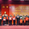 Bộ trưởng Bộ Nội vụ Phạm Thị Thanh Trà cùng đoàn công tác của Trung ương và tỉnh Yên Bái đến thăm, chúc Tết, tặng quà cho các hộ gia đình chính sách, hộ nghèo, cận nghèo huyện Trấn Yên. (Ảnh: TTXVN phát)