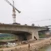 Thi công cầu Quang Vinh 1 thuộc Dự án xây dựng cầu Quang Vinh 1, cầu Quang Vinh 2 và hệ thống đường giao thông kết nối phường Linh Sơn, phường Quan Triều. (Ảnh: Hoàng Nguyên/TTXVN)