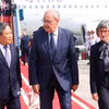 Chủ tịch UBND thành phố Hà Nội Vũ Đại Thắng đón Tổng thống Thụy Sĩ Guy Parmelin và Phu nhân tại sân bay quốc tế Nội Bài, Hà Nội. (Ảnh: Phạm Kiên/TTXVN)
