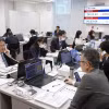 Giao dịch viên tại một công ty chứng khoán ở Tokyo, Nhật Bản. (Ảnh: Kyodo/TTXVN)