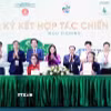 Ký kết hợp tác giữa các doanh nghiệp chè Thái Nguyên về phát triển, tiêu thụ sản phẩm trà. (Ảnh: Trần Trang/TTXVN)