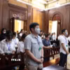 Các bị cáo nghe tuyên án tại điểm cầu trung tâm Tòa án nhân dân Thành phố Hồ Chí Minh. (Ảnh: Hồng Đạt/TTXVN)