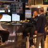 Giao dịch viên trên sàn chứng khoán New York, Mỹ. (Ảnh: THX/TTXVN)