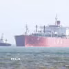 Tàu chở dầu khí tự nhiên hóa lỏng di chuyển qua eo biển Hormuz. (Ảnh: ANI/TTXVN)