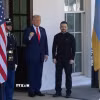 Tổng thống Mỹ Donald Trump (trái) và Tổng thống Ukraine Volodymyr Zelensky tại cuộc gặp ở Washington, DC ngày 28/2/2025. (Ảnh: THX/TTXVN)