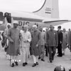 Tổng thống Prasat và Thủ tướng Jawaharlal Nehru ra sân bay New Delhi đón Chủ tịch Hồ Chí Minh thăm hữu nghị Ấn Độ từ ngày 5-14/2/1958. (Ảnh: Tư liệu TTXVN)