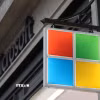Biểu tượng Micrsoft tại London, Anh. (Ảnh: THX/TTXVN)