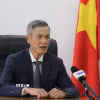 Đại sứ Nguyễn Minh Vũ trả lời phỏng vấn của phóng viên TTXVN thường trú tại Phnom Penh, Campuchia. (Ảnh: Minh Hưng/TTXVN)