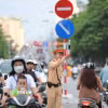 Lực lượng Cảnh sát Giao thông điều chỉnh giao thông. (Ảnh minh họa: Thanh Tùng/TTXVN)