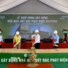 Các đại biểu thực hiện nghi thức khởi công. (Ảnh: Hồng Giang/TTXVN)