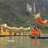 Nghi thức rước thuyền rồng độc đáo trên sông tại lễ hội Tràng An. (Ảnh: Đức Phương/TTXVN)