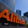 Biểu tượng Alibaba tại văn phòng của tập đoàn ở Bắc Kinh, Trung Quốc. (Ảnh: AFP/ TTXVN)