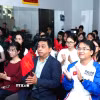 Ông Trần Phú Thuận, Phó Chủ tịch kiêm Tổng Thư ký Liên hiệp các tổ chức người Việt Nam tại Liên bang Nga, đại diện Ban Cán sự Đoàn, Hội sinh viên Việt Nam tại Liên bang Nga theo dõi phát trực tiếp chương trình nghệ thuật chính luận "Tổ quốc trong tim." Ảnh: Văn Hiếu/TTXVN)