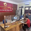 Người dân đến giải quyết thủ tục hành chính, hộ tịch tại Trung tâm Phục vụ hành chính công xã Nga My, tỉnh Nghệ An. (Ảnh: Bích Huệ/TTXVN)