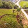 Lực lượng chức năng phát hiện một vết nứt kéo dài xuất hiện trên sườn núi tại tuyến Quốc lộ 3B đoạn qua xã Chợ Đồn, tỉnh Thái Nguyên. (Ảnh TTXVN phát)