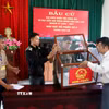 Vận hành thử nghiệm việc kiểm tra hòm phiếu trước khi khai mạc và thực hành quy trình bỏ phiếu bầu cử. (Ảnh: Mạnh Khánh/TTXVN)
