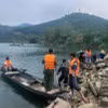 Các lực lượng chức năng triển khai tìm kiếm nạn nhân.