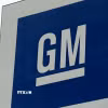 Biểu tượng tập đoàn sản xuất ô tô General Motors tại nhà máy ở Detroit, Michigan, Mỹ. (Ảnh: AFP/TTXVN)