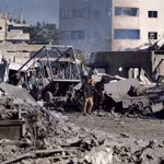 Cảnh đổ nát sau cuộc không kích của Israel tại Gaza. (Ảnh: THX/TTXVN phát)