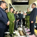 Thiếu tướng Tô Anh Dũng, Giám đốc Công an tỉnh Thanh Hóa trực tiếp chỉ đạo tại hiện trường. (Ảnh: TTXVN phát)