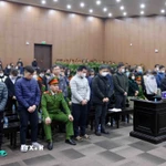 Các bị cáo tại phiên tòa xét xử. (Ảnh: Phạm Kiên/TTXVN)