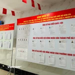 Niêm yết danh sách người ứng cử đại biểu Quốc hội khóa XVI ở đơn vị bầu cử số 3; đại biểu Hội đồng Nhân dân thành phố Hà Nội khóa XVII, đơn vị bầu cử số 9; người ứng cử đại biểu Hội đồng Nhân dân phường Định Công khóa II nhiệm kỳ 2026-2031. (Ảnh: Trí Đức/Vietnam+)