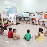 Một buổi học của học sinh mầm non. (Ảnh: Giang Phương/TTXVN)
