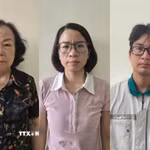 Các đối tượng trong vụ án tại cơ quan công an. (Ảnh: TTXVN phát)