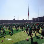 Mexico tổ chức buổi học bóng đá với sự tham gia của hơn 9.500 người tại thủ đô Mexico City nhằm quảng bá cho World Cup 2026, lập kỷ lục Guinness về lớp học bóng đá có đông người tham gia nhất. (Ảnh: Phi Hùng/TTXVN)