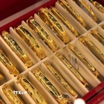 Vàng trang sức bày bán tại một cửa hàng. (Ảnh: TTXVN)