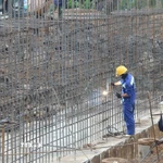 Thi công tại Dự án thành phần 2 cao tốc Cao Lãnh-An Hữu, giai đoạn 1. (Ảnh: Đức Tâm/TTXVN)