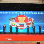 Các đại biểu thực hiện nghi lễ bế mạc. (Ảnh: Khánh Hòa/TTXVN)