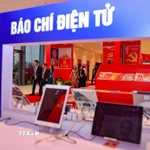 Trưng bày sách, báo chào mừng Đại hội đại biểu toàn quốc lần thứ XIV của Đảng. (Ảnh: TTXVN)