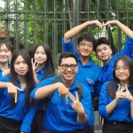 Lê Đỗ Quang (hàng trên) cùng các bạn tham gia một hoạt động của Đoàn Thanh niên. (Nguồn: Vietnam+)