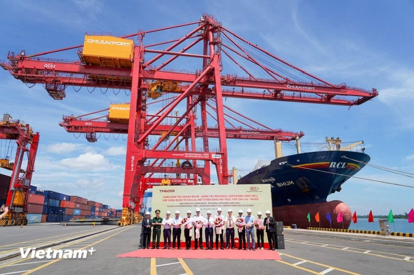 Cảng quốc tế Chu Lai đón tàu Chana Bhum (quốc tịch Singapore) khởi đầu cho tuyến hàng hải cố định Chu Lai-Ấn Độ. (Nguồn: Vietnam+)