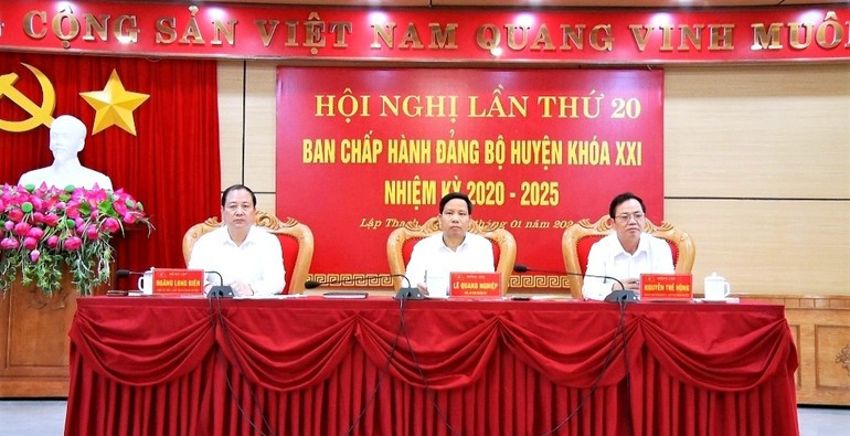 Huyện ủy họp bàn về xây dựng nông thôn mới năm 2024. (Nguồn: Báo Nhân dân)