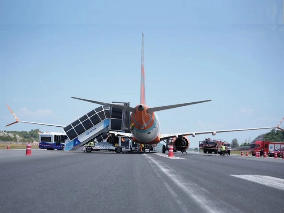 Máy bay Boeing 737-800 của hãng hàng không Ấn Độ gặp sự cố khi hạ cánh tại Thái Lan