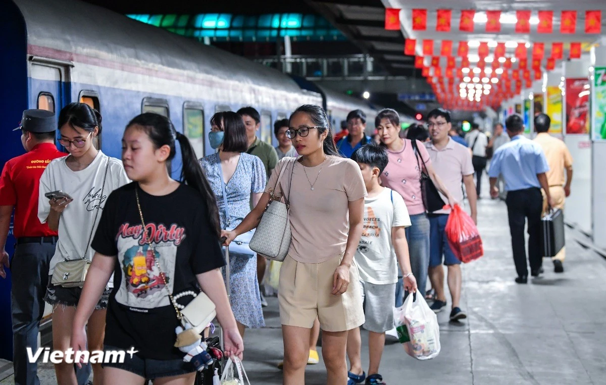 Giá vé tàu hỏa tăng từ 26/3, hành khách cần lưu ý thay đổi