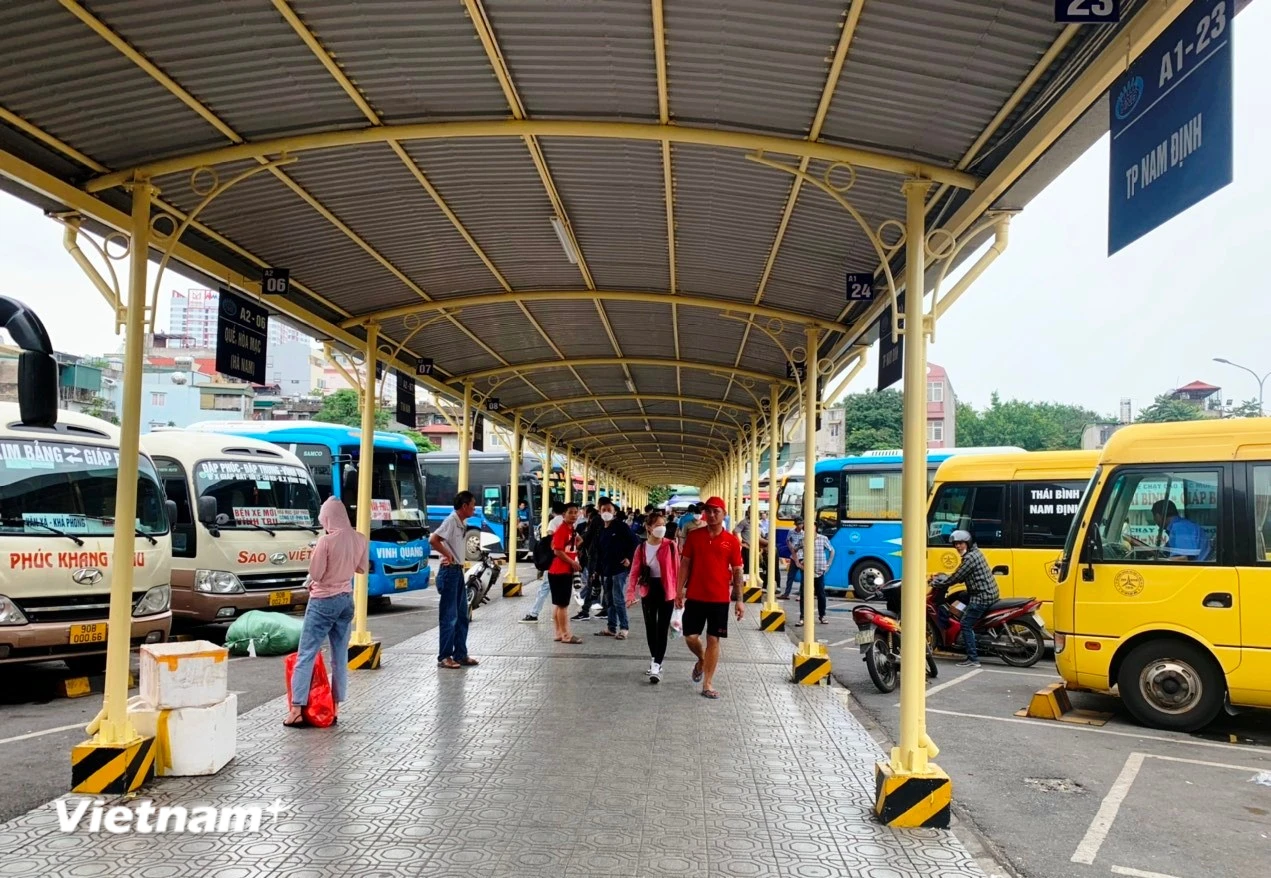 Giá xăng dầu tăng phi mã, doanh nghiệp vận tải vẫn chưa vội tăng giá cước