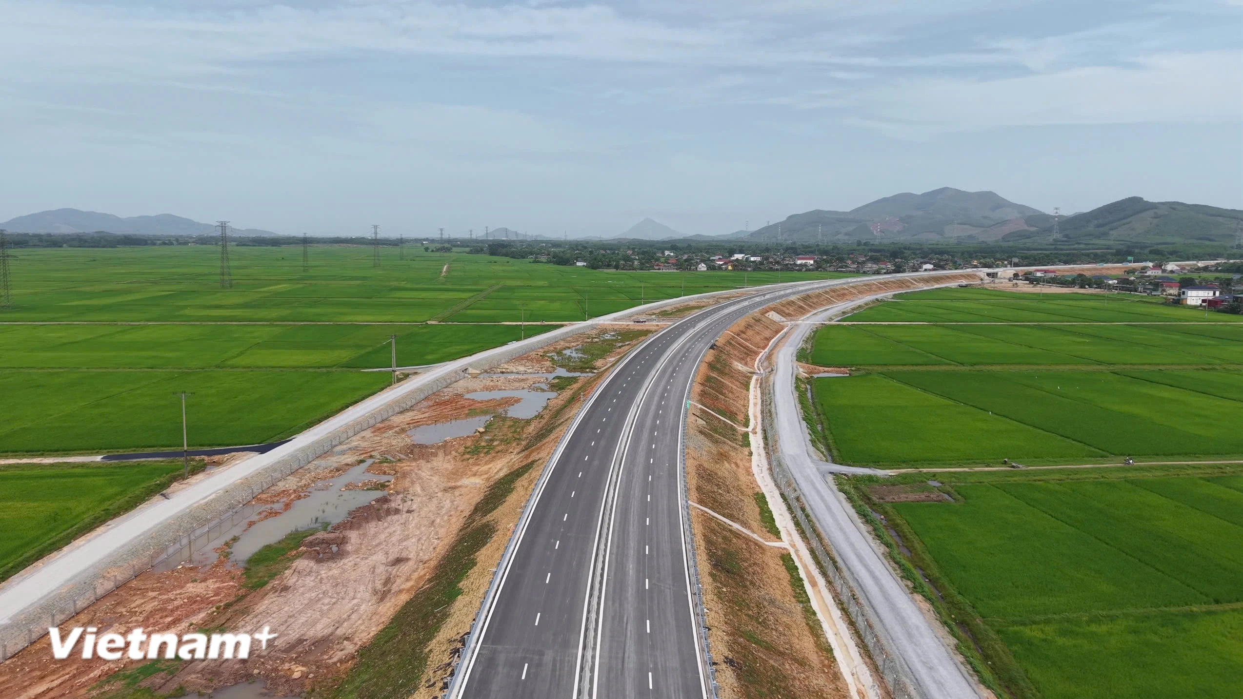 Tạm dừng thông xe cao tốc Hoài Nhơn - Chí Thạnh do chưa đủ điều kiện khai thác